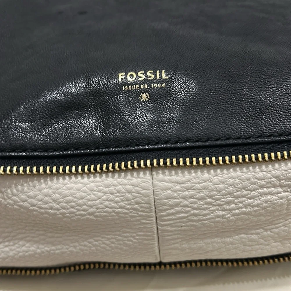 NWOT FOSSIL Gwen Hobo Expandable Pebbled Leather Bag with Dust Bag - Picture 7 of 17